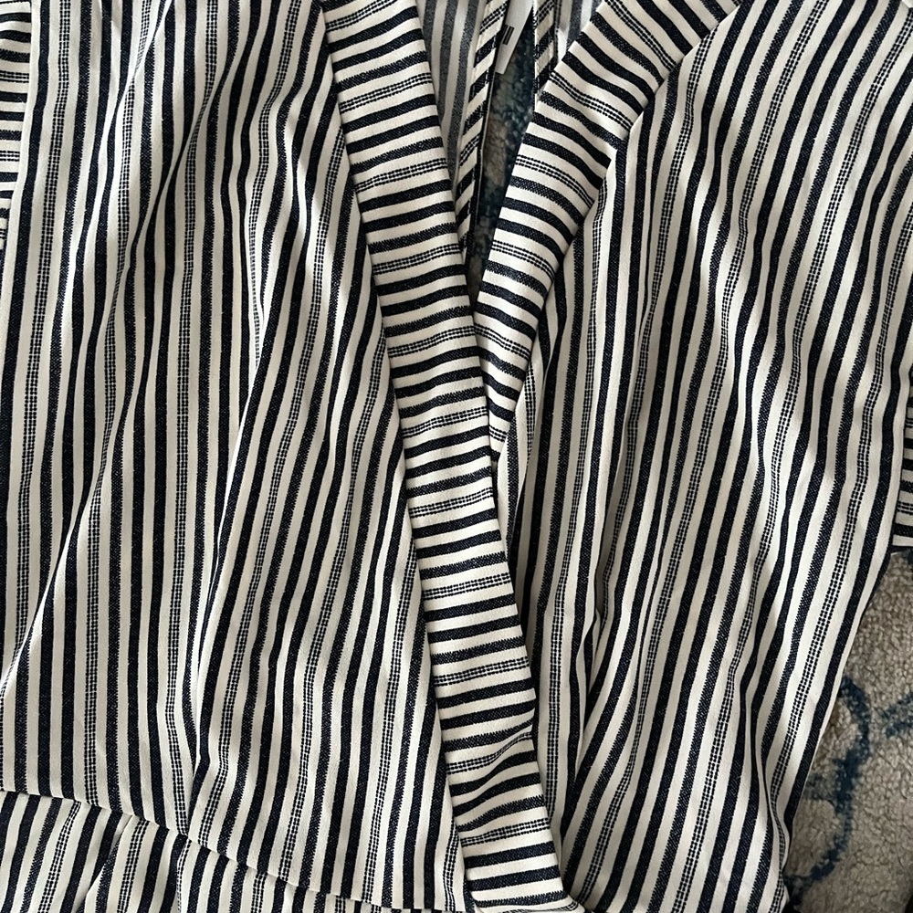 Nwt size medium blue and white striped jumpsuit with belt - Picture 4 of 6